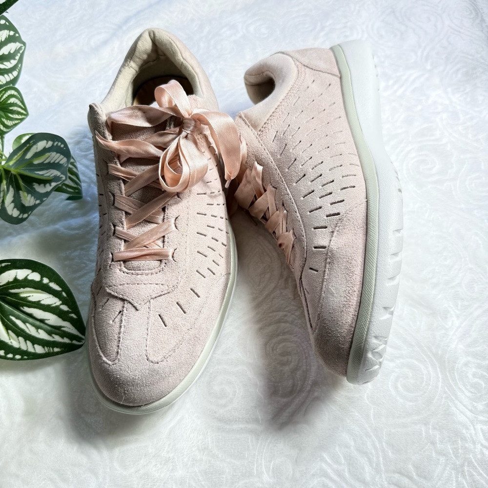 UGG Blush Pink Suede Sneakers Satin Ribbon Laces Women’s Size 7 - Picture 5 of 7
